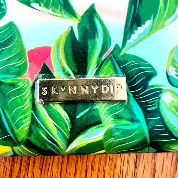 2/$15! NWOT Skinnydip Holographic Zip Wallet - Picture 4 of 7